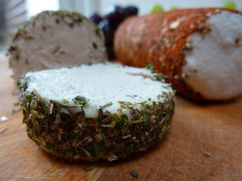 Raw-Vegan-Creamy-Cheese-of-Mont-Saint-whole-finished-1066x800